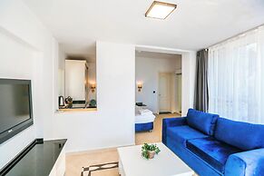 Tropical Deluxe Hotel