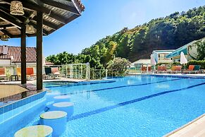 Tropical Deluxe Hotel