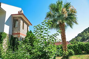 Tropical Deluxe Hotel