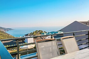 Tropical Deluxe Hotel