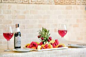 Tropical Deluxe Hotel