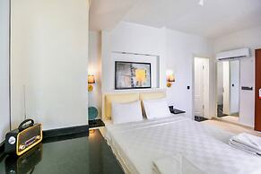 Tropical Deluxe Hotel