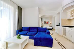 Tropical Deluxe Hotel