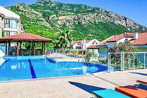 Tropical Deluxe Hotel