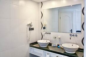 Tropical Deluxe Hotel