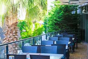 Tropical Deluxe Hotel