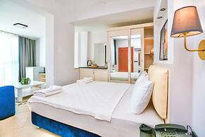 Tropical Deluxe Hotel