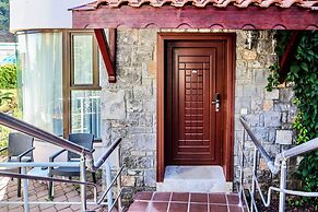 Tropical Deluxe Hotel