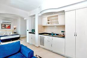 Tropical Deluxe Hotel