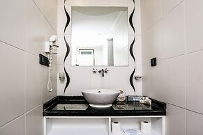 Tropical Deluxe Hotel