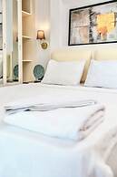 Tropical Deluxe Hotel