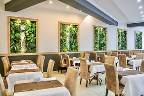 Tropical Deluxe Hotel