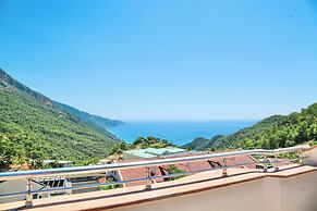 Tropical Deluxe Hotel