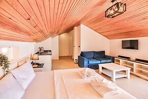 Tropical Deluxe Hotel