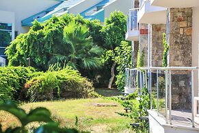 Tropical Deluxe Hotel