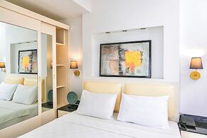 Tropical Deluxe Hotel