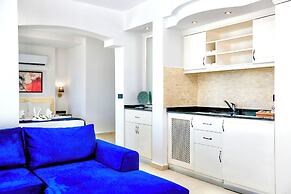 Tropical Deluxe Hotel