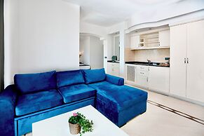 Tropical Deluxe Hotel