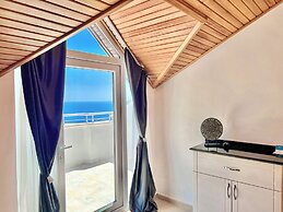 Tropical Deluxe Hotel