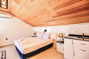 Tropical Deluxe Hotel