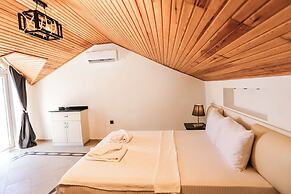 Tropical Deluxe Hotel