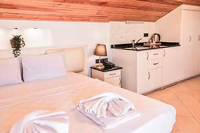 Tropical Deluxe Hotel