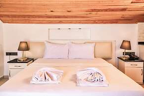 Tropical Deluxe Hotel