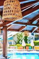 Tropical Deluxe Hotel