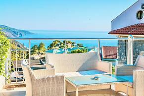 Tropical Deluxe Hotel