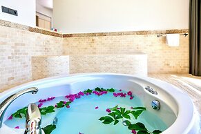 Tropical Deluxe Hotel