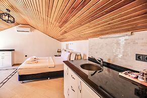 Tropical Deluxe Hotel