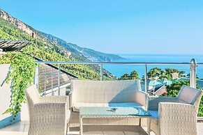 Tropical Deluxe Hotel