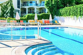 Tropical Deluxe Hotel