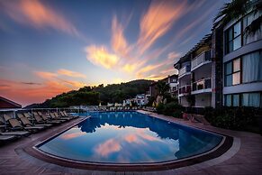 Tropical Deluxe Hotel