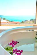 Tropical Deluxe Hotel