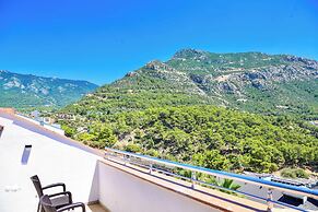 Tropical Deluxe Hotel