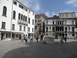 Sweet Venice - rooms & apartments