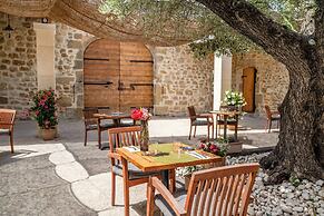 Chateau De Massillan