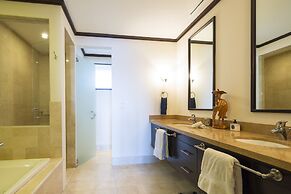 Papagayo Luxury