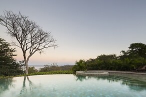 Papagayo Luxury