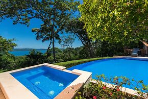 Papagayo Luxury