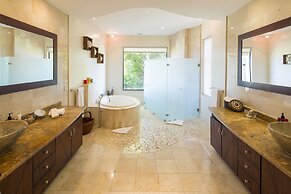 Papagayo Luxury