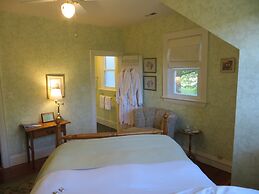 Farmhouse Inn B&B