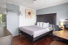 Travelodge by Wyndham Grand Falls