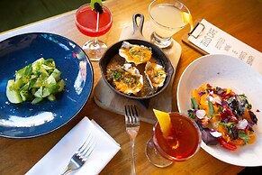 McMenamins Crystal Hotel