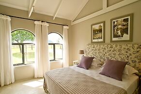 Country House at Kay & Monty