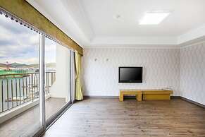 Bay Condo Hotel Tongyeong