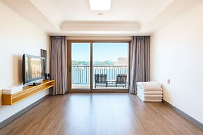 Bay Condo Hotel Tongyeong