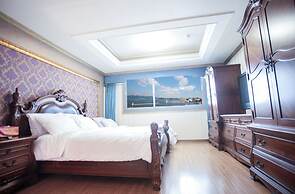 Bay Condo Hotel Tongyeong