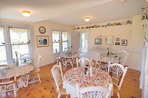 Bayview Pines Country Inn